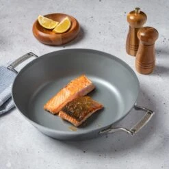 Saveur Selects Pannenset Voyage Series (Hapjespan ø 25 Cm + Koekenpan ø 30 Cm) - TriPly RVS - Inductie En Alle Andere Warmtebronnen -Keukengerei Verkoop 1200x1200 1 3