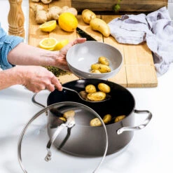GreenPan Kookpan Met Deksel - Copenhagen - Zwart - ø 20 Cm / 3.3 Liter -Keukengerei Verkoop 25243d673015a64ecc46c25fa98a26accb47d73e 6 Cop Cass 20cm 24cm CC003345 001 CC003346 001 SpecialFeature5B15D