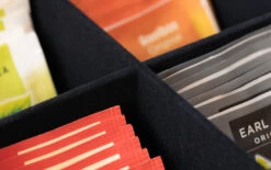 Sakura Tea Theedoos - Zwart - 6-vaks - Met Fluweel - 24 X 16 Cm -Keukengerei Verkoop 4 detail 6 en 9 6