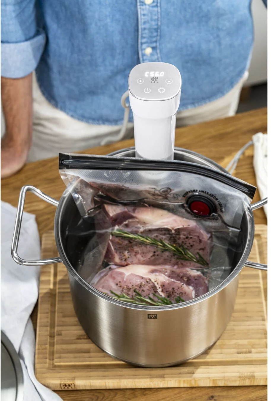 Zwilling Sous Vide Stick Enfinigy - Nauwkeurige Temperatuurinstelling - IPX7 Waterproof - Zwart 12 Zwilling Sous Vide Stick Enfinigy - Nauwkeurige Temperatuurinstelling - IPX7 Waterproof - Zwart - Afbeelding 12