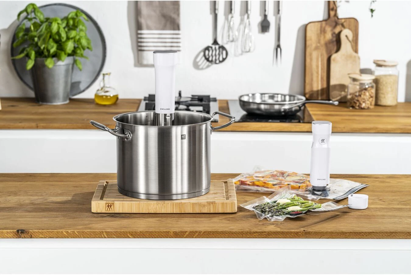 Zwilling Sous Vide Stick Enfinigy - Nauwkeurige Temperatuurinstelling - IPX7 Waterproof - Zwart 13 Zwilling Sous Vide Stick Enfinigy - Nauwkeurige Temperatuurinstelling - IPX7 Waterproof - Zwart - Afbeelding 13