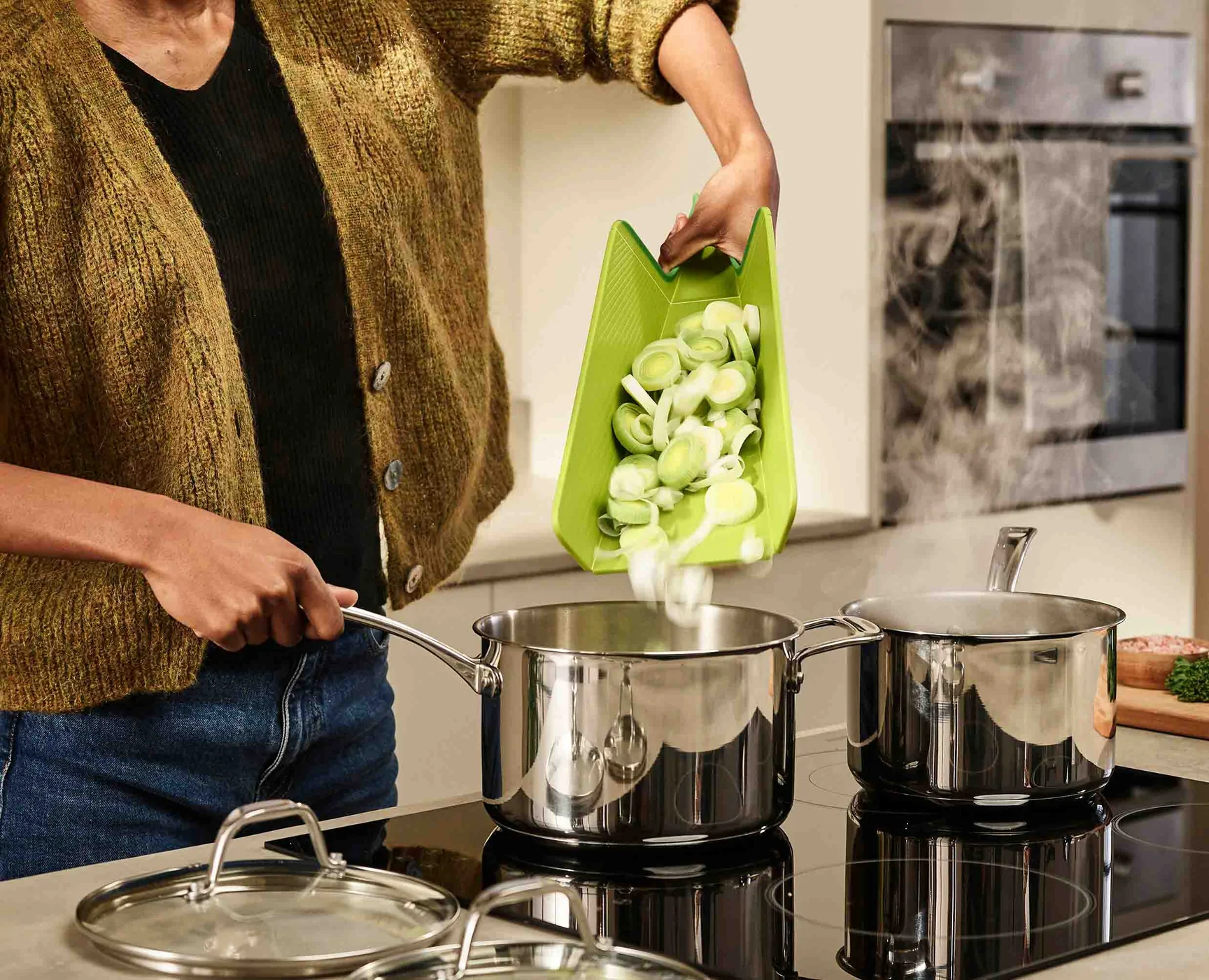 Joseph Joseph Snijplank Chop2Pot Plus 45 X 26 - Opvouwbaar - Groen 2 Joseph Joseph Snijplank Chop2Pot Plus 45 X 26 - Opvouwbaar - Groen - Afbeelding 2