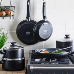 GreenPan Hapjespan Met Deksel - Cambridge - Infinity Black - ø 24 Cm / 3.1 Liter - Keramische Anti-aanbaklaag -Keukengerei Verkoop 7b23e8eb285d1d6fbac8094cba95ce2d82df7107 GP CAM BA Bd KitchenSetting Lifestyle a5B15D