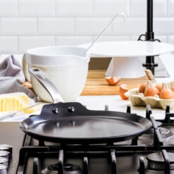 GreenPan Pannenkoekenpan Copenhagen - Zwart - ø 28 Cm - Keramische Anti-aanbaklaag -Keukengerei Verkoop 7f25fdc89fa44bbd4040a8ad18023cc6a9184474 2 Cop PancakeP 28cm CC003112 001 ProduLife5B15D