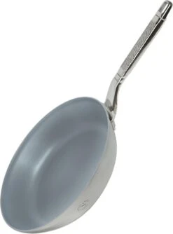 Saveur Selects Pannenset Voyage Series (Hapjespan ø 25 Cm + Koekenpan ø 30 Cm) - TriPly RVS - Inductie En Alle Andere Warmtebronnen -Keukengerei Verkoop 888x1200