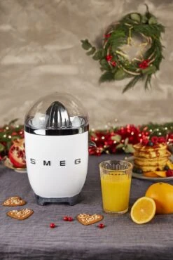 SMEG Citruspers - Elektrisch - Wit - CJF11WHEU -Keukengerei Verkoop CJF01WHEU L02