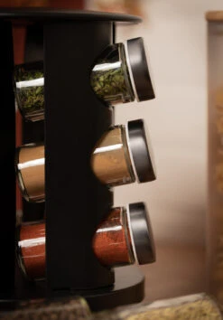 Blackwell Kruidenrek / Kruidencarrousel - Inclusief 12 Kruidenpotjes - Zwart 8 Blackwell Kruidenrek / Kruidencarrousel - Inclusief 12 Kruidenpotjes - Zwart -Keukengerei Verkoop COOK4394