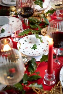 Studio Tavola Kerstservies - Porselein - Rood - 18-delig / 6 Personen -Keukengerei Verkoop HIT Kerstservies sfeer rood 10