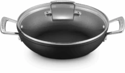 Le Creuset Hapjespan Met Deksel - Les Forgées TNS - ø 24 Cm / 2.3 Liter - Standaard Anti-aanbaklaag -Keukengerei Verkoop LC 20190624 ZS PS FS 51107240010502 002