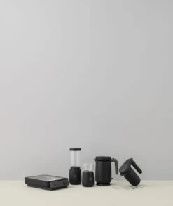 RIG TIG Rig-Tig Handmixer Foodie - 170 W - Zwart -Keukengerei Verkoop LS Z00601 1 Z00602 1 Z00603 1 Z00604 1 Z00605 1 FOODIE black 1