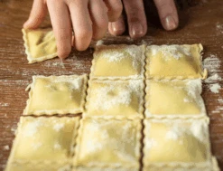 Marcato Ravioli Maker Met Deegroller - 24 Vaks - 5 X 5 Cm -Keukengerei Verkoop Screenshot 2 2