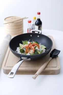 Le Creuset Wokpan Met Steel - Les Forgées TNS - ø 30 Cm / 4.7 Liter - Standaard Anti-aanbaklaag -Keukengerei Verkoop le creuset wokpan 26cm eten
