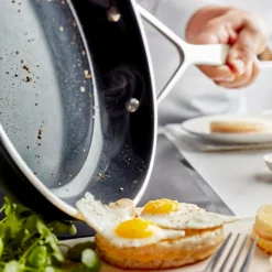 Demeyere Koekenpannen Alu Pro 5 - Ceraforce - ø 24 + 28 Cm - Keramische Anti-aanbaklaag -Keukengerei Verkoop pdp masonry content demeyere alu pro cera 5 pan ceraforce 750x750