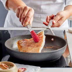 Demeyere Koekenpannen Alu Pro 5 - Duraslide Titanium - ø 20 + 24 Cm - Standaard Anti-aanbaklaag -Keukengerei Verkoop pdp masonry content demeyere alu pro dura 5 pan soft utensils 750x750