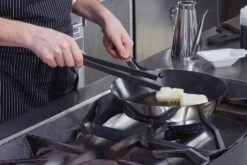 Sambonet Serveerpincet Zwart -Keukengerei Verkoop sambonet serveerpincet zwart sfeer3