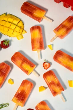 Sareva IJsjesmaker - 10 Ijsjes - Rood - Siliconen - Easy Release - Herbruikbaar -Keukengerei Verkoop sareva ijsjesmaker