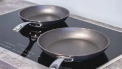 Le Creuset Koekenpannenset Les Forgées TNS - ø 24 En 28 Cm - Standaard Anti-aanbaklaag -Keukengerei Verkoop sfeer 1 2