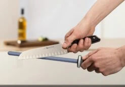 Wusthof Slijpstaaf Keramisch 26 Cm -Keukengerei Verkoop sharpening 4455 in action